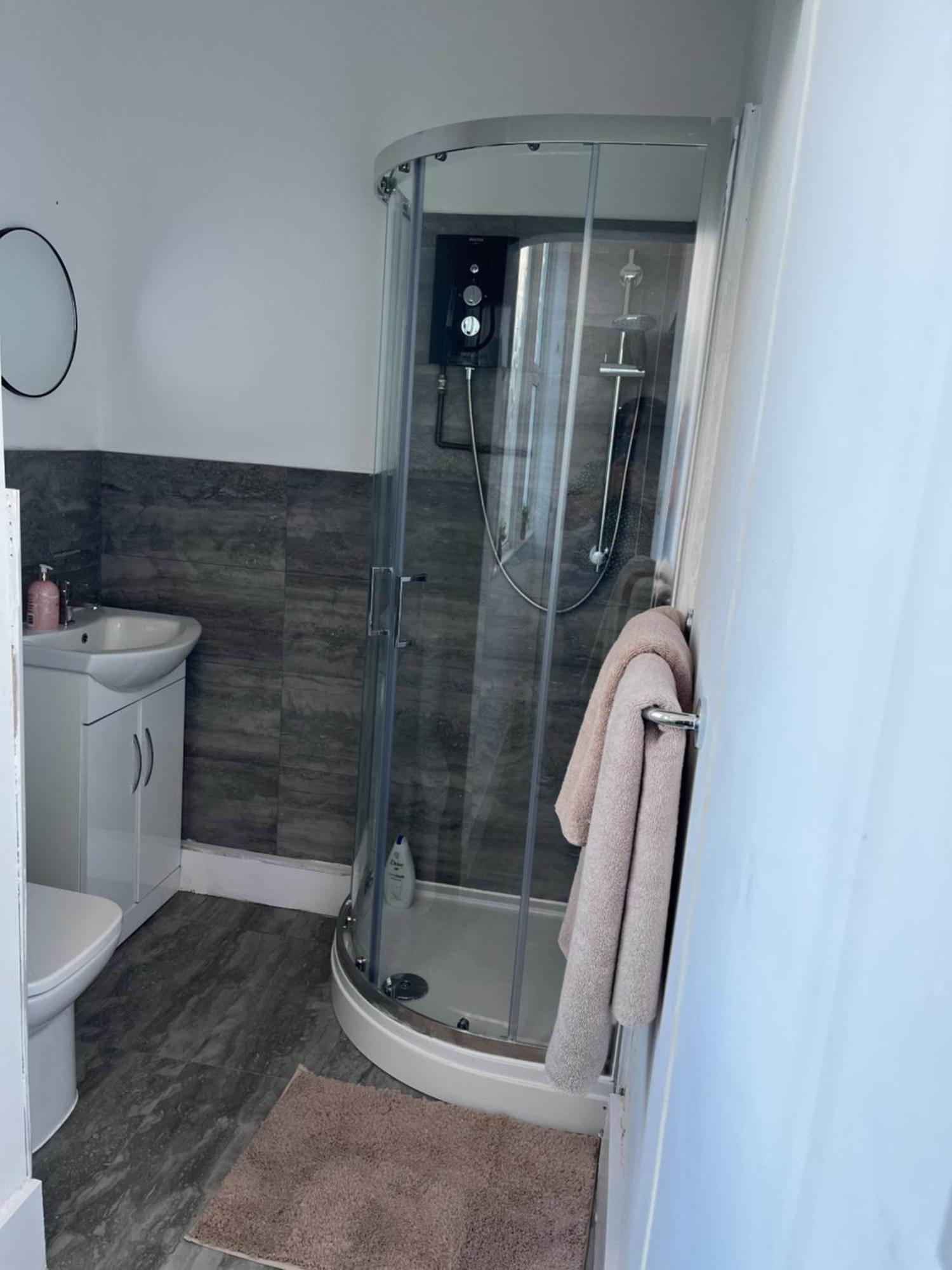 Appartement Stylish And Spacious Wi-fi Smart Tv Tea And Coffee