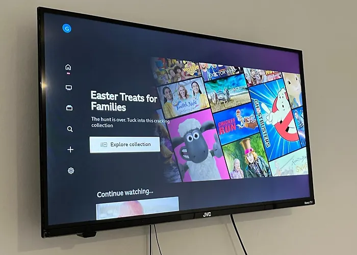 Stylish And Spacious Wi-Fi Smart Tv Tea And Coffee