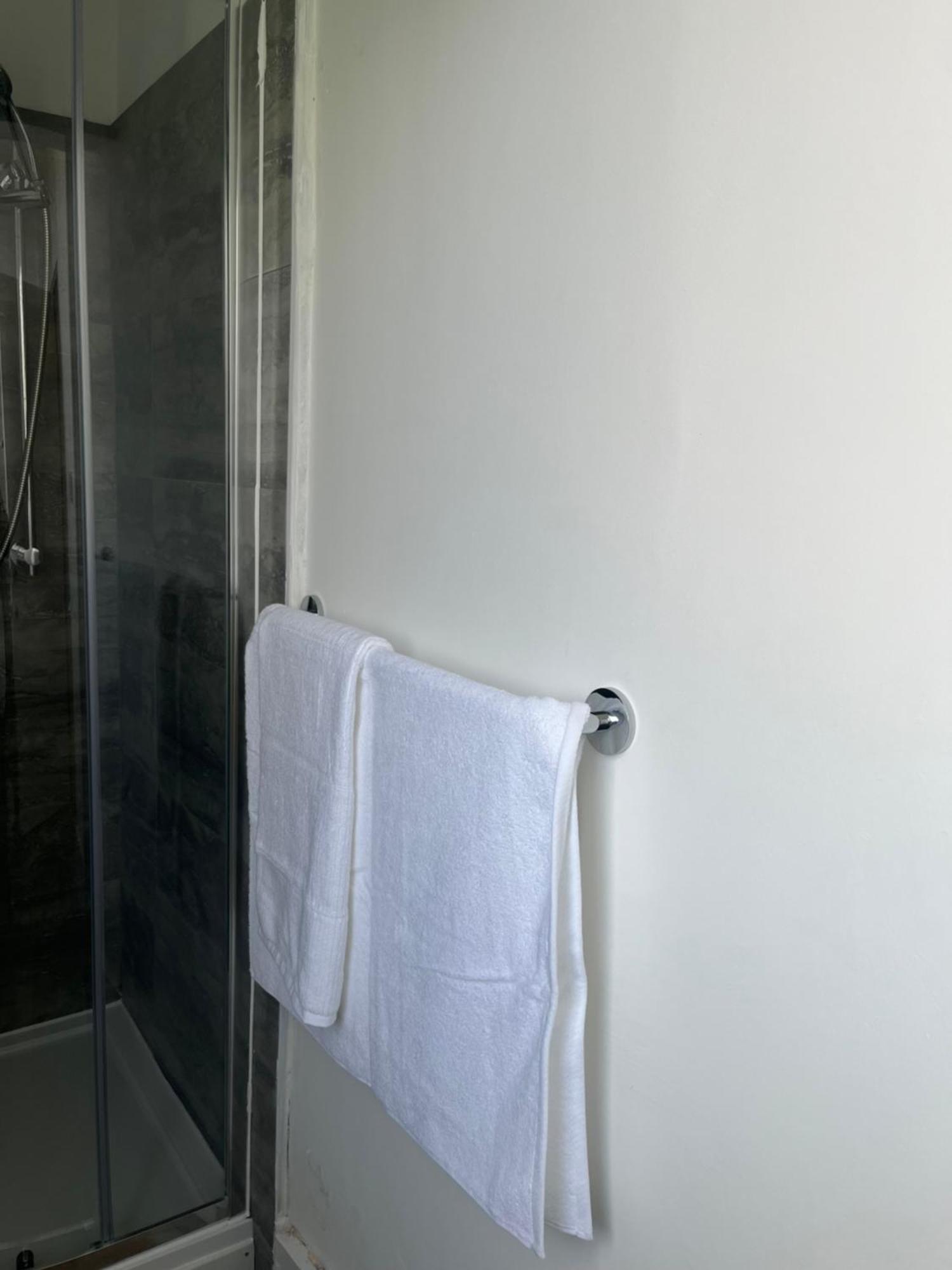 Apartment Stylish And Spacious Wi-fi Smart Tv Tea And Coffee Kettering